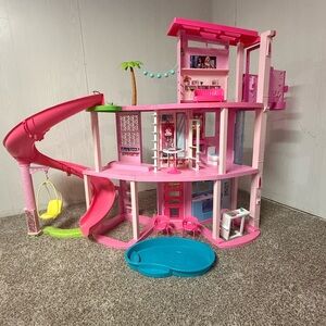 Barbie Dreamhouse Pool Party Doll House